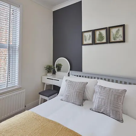 Host & - Fountains *